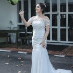 Ameya Mathew Instagram - ഡിസംബർ 18 മാര്യേജ്. ഡിസംബർ 18 വേൾഡ് കപ്പ്‌. എവിടെ പോകും🙄🤔🙇‍♀️… കല്യാണം ഒക്കെ പിന്നെ… Let's go for ‘Football’..!⚽⚽💥💥 ‘The Bride with the Football!’ 👰‍♀️⚽️ . . Concept n’ photography: @sachin_reeko Outfit: @chakitha_designs MUA : @akhilasmakeover_ Location : @plav_restaurant Special thanks to @upstrikearena @t.a.i.s.h.o.n n’ @_jomon_joseph_ . #bride #fifa #footballfever #⚽️ PLAV