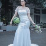 Ameya Mathew Instagram - ഡിസംബർ 18 മാര്യേജ്. ഡിസംബർ 18 വേൾഡ് കപ്പ്‌. എവിടെ പോകും🙄🤔🙇‍♀️… കല്യാണം ഒക്കെ പിന്നെ… Let's go for ‘Football’..!⚽⚽💥💥 ‘The Bride with the Football!’ 👰‍♀️⚽️ . . Concept n’ photography: @sachin_reeko Outfit: @chakitha_designs MUA : @akhilasmakeover_ Location : @plav_restaurant Special thanks to @upstrikearena @t.a.i.s.h.o.n n’ @_jomon_joseph_ . #bride #fifa #footballfever #⚽️ PLAV