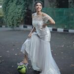Ameya Mathew Instagram - ഡിസംബർ 18 മാര്യേജ്. ഡിസംബർ 18 വേൾഡ് കപ്പ്‌. എവിടെ പോകും🙄🤔🙇‍♀️… കല്യാണം ഒക്കെ പിന്നെ… Let's go for ‘Football’..!⚽⚽💥💥 ‘The Bride with the Football!’ 👰‍♀️⚽️ . . Concept n’ photography: @sachin_reeko Outfit: @chakitha_designs MUA : @akhilasmakeover_ Location : @plav_restaurant Special thanks to @upstrikearena @t.a.i.s.h.o.n n’ @_jomon_joseph_ . #bride #fifa #footballfever #⚽️ PLAV