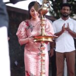 Ameya Mathew Instagram - സ്വപ്‌നങ്ങൾക്ക്‌ അതിരുകളില്ല... സിനിമയ്ക്കും…!🎥📽️🎞️ നമ്മുടെ സ്വന്തം അനന്തപുരിയിൽ എനിക്ക് ഏറെ പ്രിയപ്പെട്ട SCT Engineering College - ൽ 'ചിത്രം' ഫിലിം ഫെസ്റ്റിവൽ ഉദ്ഘാടനം ചെയ്യാൻ ലഭിച്ച ചില മുഹൂർത്തങ്ങൾ. . Really grateful to be invited for the Inauguration of this film fest. Thanking all the concerned members for giving me this opportunity.❤️ @sct_students_union_ . 📸 @vysxkh @murali_krishnan_va @__brahmadath_m_b__ MUA @akhilasmakeover_ SCT College of Engg