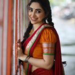 Ameya Mathew Instagram - പസങ്കകളുക്ക്‌ പൊണ്ണുങ്കെ ടഫാ ഇറുക്രത് വിടെ ക്യൂട്ടാ… ഇന്നസെന്റാ… ഇറുക്രവങ്കളെ താൻ റൊമ്പ പിടിക്കും…!!😌🤓😅🙊 . . Team: @shotsbyuv @sat_narain Outfit: @ivalinmabia Muah: @ramyaa_makeupartistry #tamilponnu #chennai #❤️ Chennai, India