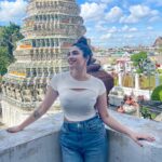 Ameya Mathew Instagram - ഇൻബോക്സിൽ കോഴീ സംഹാരം.... ഔട്ട്‌സൈഡിൽ സീതാ പ്രയാണം…! - അമേയാസ് സീതാരാമം - 😌😁🙊 . . #thailand #bangkok #traveldiaries #wanderlust #buddhisttemple #❤️ Wat Arun Ratchawararam Bangkok I วัดอรุณราชวราราม กรุงเทพมหานคร