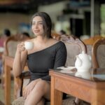 Ameya Mathew Instagram - ചൂട് ചായ ഊതി ഊതി കുടിക്കാനായിരുന്നു ഗുപ്തനിഷ്ടം !😌😁☕️😬🤓 . . 📸 @amal.nef 📍 @parakkatnatureresortmunnar