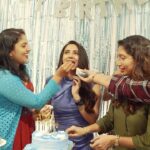 Ameya Mathew Instagram - Firstly, Thank you so much for all the lovely B'day wishes Guys! ഇതുക്ക് മേലെയൊരു B’day party എനക്ക്‌ കെടച്ചാ… അവുങ്കൾക്ക് Life Time Settlement daaw.😁 - Agent Ameya Pilot Black Squad 90's Batch, Pattom City ! 😅😝 #vikrammovieeffect #birthdaygirl #partydoneright #memorableday . So, this was not a planned B’day party n’ was decided at the last minute. Moreover, since I was at Trivandrum, my invites were limited to my close friends here only. I apologize for not being able to invite my friends who were away. Surely, I’ll make it upto you…❤️ To the ones who came, I’m immensely thankful for making my day memorable.😘 And, @sfs.homebridge @spicebridgerestaurant Thank you so much for organizing n’ arranging all this in a very short span.😌 Video Credits @im.pb__ 🙌🏻😻 💄 @akhilasmakeover_ BLND