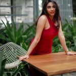 Ameya Mathew Instagram - ആയിരത്തിതൊള്ളായിരത്തി തൊണ്ണൂറുകളിൽ ആണ് മെസോപെട്ടോമിയൻ സംസ്കാരത്തിന്റെ ബാക്കി പത്രമെന്നപോലെ തിരുവനന്തപുരത്തെ ചരിത്രങ്ങളുറങ്ങുന്ന മണ്ണിൽ മറ്റൊരു പെൺകുട്ടികൂടി ജനിച്ചുവീണത്. മാത്യു - സുജ ദമ്പതികളുടെ ആവശ്യപ്രകാരം അംബരചുംബിയായൊരു ആശുപത്രിയിൽ ഡോ.സ്പിൽബർഗ് ആയിരുന്നു ചരിത്രപരമായ ഈ മുഹൂർത്തത്തിന് മുൻകൈ എടുത്തത്. ജനിച്ചു വീണ ഉടനെ ഫോട്ടോയ്ക്ക് പോസ് ചെയ്യുന്ന കൊച്ചിനെ കണ്ടുകൊണ്ട് ഞാനെന്റെ യാത്ര തുടർന്നു…😌🤓🫢😬😂🤪💃🏻 . And Yeah, it’s my B’day…Thanking the Almighty for his abundant grace n’ always grateful for all the blessings.❤️ . . 📸 @bharath_kr_____ 💄 @akhilasmakeover_ 📍 @40.feet . #itsmybirthday #grateful #happyme 40 Feet