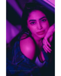 Ameya Mathew Instagram - "അമേയ മാത്യു ഒരു അഹങ്കാരിയാണ് "... പിന്നിൽ ചിലർ അടക്കം പറയുന്നു... മറ്റുള്ളവർ പറയാൻ മടിക്കുന്ന ചില കാര്യങ്ങൾ തുറന്ന് പറയുന്നയാളുകളെ വിളിക്കുന്ന പേരാണ് അഹങ്കാരി എന്നതെങ്കിൽ... ഞാൻ അഹങ്കാരി തന്നെയാണ്…! 😌😁🫢
.
.
📸 @im_yadhuvenugopal 
📍 @foxhole.tcr