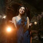 Ameya Mathew Instagram - സമൂഹത്തിലെ തിന്മയുടെ ഈ ഇരുട്ട് മാറ്റി നന്മയുടെ വെളിച്ചം നമുക്ക് പകരാം...സന്തോഷത്തിന്റെ ഈ പ്രകാശം എങ്ങും പരക്കട്ടെ. ഏവർക്കും എന്റെ ദീപാവലി ആശംസകൾ.💫✨🌟🔥 . . Photography : @vishnukrishphotography MUA : @soniyamakeoverstudio Ornaments: @magmatvm Sari : @soniyamakeoverstudio Location : @kalpadiyil Special thanks to @gautham_babu_ . #happydiwali #❤️ KALPADIYIL