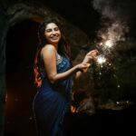 Ameya Mathew Instagram - സമൂഹത്തിലെ തിന്മയുടെ ഈ ഇരുട്ട് മാറ്റി നന്മയുടെ വെളിച്ചം നമുക്ക് പകരാം...സന്തോഷത്തിന്റെ ഈ പ്രകാശം എങ്ങും പരക്കട്ടെ. ഏവർക്കും എന്റെ ദീപാവലി ആശംസകൾ.💫✨🌟🔥 . . Photography : @vishnukrishphotography MUA : @soniyamakeoverstudio Ornaments: @magmatvm Sari : @soniyamakeoverstudio Location : @kalpadiyil Special thanks to @gautham_babu_ . #happydiwali #❤️ KALPADIYIL
