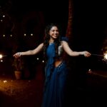 Ameya Mathew Instagram - സമൂഹത്തിലെ തിന്മയുടെ ഈ ഇരുട്ട് മാറ്റി നന്മയുടെ വെളിച്ചം നമുക്ക് പകരാം...സന്തോഷത്തിന്റെ ഈ പ്രകാശം എങ്ങും പരക്കട്ടെ. ഏവർക്കും എന്റെ ദീപാവലി ആശംസകൾ.💫✨🌟🔥 . . Photography : @vishnukrishphotography MUA : @soniyamakeoverstudio Ornaments: @magmatvm Sari : @soniyamakeoverstudio Location : @kalpadiyil Special thanks to @gautham_babu_ . #happydiwali #❤️ KALPADIYIL