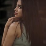 Ameya Mathew Instagram - പുതിയ നഗരത്തിൽ പുതിയ തുടക്കങ്ങൾ…പുതിയ ആളുകൾക്കിടയിൽ പുതിയ യാത്രകൾ... പഴയ വേഷത്തിൽ ഞാൻ…!😌💫😁🥳 . . Captured by @sat_narain 🤩 Special thanks to @arunprajeethm 🤩. Always grateful !💫 #chennai #exploringthestreets Chennai, India