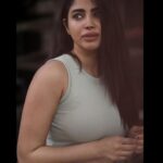 Ameya Mathew Instagram - പുതിയ നഗരത്തിൽ പുതിയ തുടക്കങ്ങൾ…പുതിയ ആളുകൾക്കിടയിൽ പുതിയ യാത്രകൾ... പഴയ വേഷത്തിൽ ഞാൻ…!😌💫😁🥳 . . Captured by @sat_narain 🤩 Special thanks to @arunprajeethm 🤩. Always grateful !💫 #chennai #exploringthestreets Chennai, India