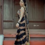 Ameya Mathew Instagram - ചിരിയോ ചിരി…!😌😁😬😂 . . Photography: @jk_jinu Outfit: @jishnuandvishnu MUA : @richuvivek Assisted by : @asprins.of.insta @anandhu__subhash . #traditional #sari Trivandrum, India