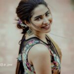 Ameya Mathew Instagram - ചിരിയോ ചിരി…!😌😁😬😂 . . Photography: @jk_jinu Outfit: @jishnuandvishnu MUA : @richuvivek Assisted by : @asprins.of.insta @anandhu__subhash . #traditional #sari Trivandrum, India