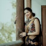Ameya Mathew Instagram - ചിരിയോ ചിരി…!😌😁😬😂 . . Photography: @jk_jinu Outfit: @jishnuandvishnu MUA : @richuvivek Assisted by : @asprins.of.insta @anandhu__subhash . #traditional #sari Trivandrum, India