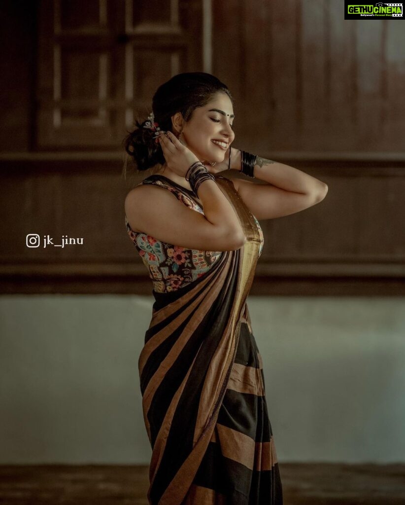 Ameya Mathew Instagram - മാട്രിമോണിയൽ പിക്സ് ബി ലൈക്ക് !😌👰🏻‍♀️💫 . . Photography : @jk_jinu Outfit : @jishnuandvishnu MUA: @richuvivek Assisted by : @asprins.of.insta @anandhu__subhash . . #beingtraditional