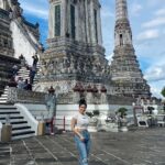 Ameya Mathew Instagram - ഇൻബോക്സിൽ കോഴീ സംഹാരം.... ഔട്ട്‌സൈഡിൽ സീതാ പ്രയാണം…! - അമേയാസ് സീതാരാമം - 😌😁🙊 . . #thailand #bangkok #traveldiaries #wanderlust #buddhisttemple #❤️ Wat Arun Ratchawararam Bangkok I วัดอรุณราชวราราม กรุงเทพมหานคร
