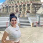 Ameya Mathew Instagram - ഇൻബോക്സിൽ കോഴീ സംഹാരം.... ഔട്ട്‌സൈഡിൽ സീതാ പ്രയാണം…! - അമേയാസ് സീതാരാമം - 😌😁🙊 . . #thailand #bangkok #traveldiaries #wanderlust #buddhisttemple #❤️ Wat Arun Ratchawararam Bangkok I วัดอรุณราชวราราม กรุงเทพมหานคร