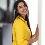 Ameya Mathew Instagram - സ്കൂൾ കാലഘട്ടത്തിലെ എല്ലാം മാറിമറിഞ്ഞാലും ചിലതെല്ലാം മാറ്റമില്ലാതെ നിലനിൽക്കും... പുസ്തകം എടുത്താൽ ഉറക്കം വന്നിരുന്നപോലെ...! 😴📚😌🙊🫣👀😝😂🐥💛 📸 @sanu_mohammed 🤩🙌🏻 @callmeshazzam 😍🥳 Shot on Canon R6 . . #picoftheday #❤️ Fort Kochi