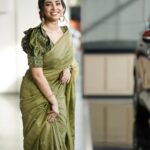 Ameya Mathew Instagram - പച്ച തീയാണ് ഞാൻ... ബ്ലാക്ക് ബീസ്റ്റ് ആണു നീ... 🚗 🔥 🖤 തമ്മിൽ കണ്ട നേരത്ത് ഒന്നായി പോയ്‌  വേഗത്തിൽ... നോക്കണ്ടാ... കാറിനോടാ... 🤭😅🤪😝💚 . . Outfit @jishnuandvishnu MUA @touchedbyreshma 📸 @aswin.ajayakumar_