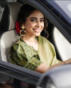 Ameya Mathew Instagram - ആദ്യം S-Presso വന്നു… പിന്നെ Polo GT വന്നു… ഇപ്പോൾ ദാ ഇവനും… പുതിയ ചങ്ങായി ‘KIA SONET’. 🤩
ആരായിരിക്കും അടുത്തത് ?? 
കുറ്റപ്പെടുത്തുന്നവരും വിമർശിക്കുന്നവരും ആ പണി ചെയ്യട്ടെ... നമ്മൾ മുന്നേറി പൊയ്ക്കോണ്ടേയിരിക്കുക. 
പോകാനേറെ ദൂരമുണ്ടിനിയും…🚗💨💥🥳

For the ardent vehicle lover in me, and to more journeys forward. By the grace and blessings from Almighty, I've switched to my third ride- Kia Sonet.🖤 @kiamotorindia 
.
.
#newride #kia #milestogo #travelcompanion 
Outfit @jishnuandvishnu 
💄 @touchedbyreshma 
📸 @aswin.ajayakumar_