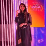 Ameya Mathew Instagram - അവാർഡ് ഒന്നും കിട്ടീലാ… പകരം ഒരു കലക്കൻ ഫോട്ടോ കിട്ടി... ഫോട്ടം പിടിച്ച മച്ചാനേ @callmeshazzam റൊമ്പ നൻഡ്രി !🙏😌😍❤️ . . 👗 @mayziyada_designs @mayzaideh_khalid 😘 💄 @soniyamakeoverstudio 😘 Le Méridien Kochi