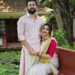 Ameya Mathew Instagram - ഇത്രയും കാലം ആഘോഷിച്ച എന്റെ ബർത്ത്ഡേകളിൽ ഈ ബർത്ത്ഡേ മാത്രം എനിക്ക് വളരെ സ്പെഷ്യൽ ആയിരുന്നു. അതിന്റെ കാരണം, ഈ ബർത്ത്ഡേ മുതൽ എന്റെ ലൈഫിൽ മറ്റൊരാൾകൂടി കടന്നു വരുകയാണ്. ❤️ And, I was eagerly waiting to introduce my Fiancé, on my Birthday. Beyond fortunate n’ happy to have him in my life, the one who completes me. @kirankatticaran 😘🧿 . . 📸 @gheevarghese 💄 @neethusmruthy 📍 @maihousehotel.fortkochi . #myfiance #mine #happilyengaged #❤️ Kochi, India