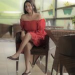 Ameya Mathew Instagram - നമുക്കെല്ലാവർക്കും കാണും 5 മിനിറ്റിൽ വരാം എന്ന് പറഞ്ഞു കട്ടപോസ്റ്റ്‌ തരുന്നൊരു ചങ്ക്…!🕙🕐🤷‍♀️🛌🫤😵‍💫🥴 Feeling പോസ്റ്റ്‌ ആയിട്ടിരുന്നാലും പോസ് വിടില്ല…🙊😌😝😅😬@parakkatnatureresortmunnar 📸 @amal.nef 👗 @vihadesign 😘 . . #traveldiaries #munnar #happiness Parakkat Nature Resorts Munnar