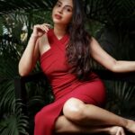 Ameya Mathew Instagram - ആയിരത്തിതൊള്ളായിരത്തി തൊണ്ണൂറുകളിൽ ആണ് മെസോപെട്ടോമിയൻ സംസ്കാരത്തിന്റെ ബാക്കി പത്രമെന്നപോലെ തിരുവനന്തപുരത്തെ ചരിത്രങ്ങളുറങ്ങുന്ന മണ്ണിൽ മറ്റൊരു പെൺകുട്ടികൂടി ജനിച്ചുവീണത്. മാത്യു - സുജ ദമ്പതികളുടെ ആവശ്യപ്രകാരം അംബരചുംബിയായൊരു ആശുപത്രിയിൽ ഡോ.സ്പിൽബർഗ് ആയിരുന്നു ചരിത്രപരമായ ഈ മുഹൂർത്തത്തിന് മുൻകൈ എടുത്തത്. ജനിച്ചു വീണ ഉടനെ ഫോട്ടോയ്ക്ക് പോസ് ചെയ്യുന്ന കൊച്ചിനെ കണ്ടുകൊണ്ട് ഞാനെന്റെ യാത്ര തുടർന്നു…😌🤓🫢😬😂🤪💃🏻 . And Yeah, it’s my B’day…Thanking the Almighty for his abundant grace n’ always grateful for all the blessings.❤️ . . 📸 @bharath_kr_____ 💄 @akhilasmakeover_ 📍 @40.feet . #itsmybirthday #grateful #happyme 40 Feet