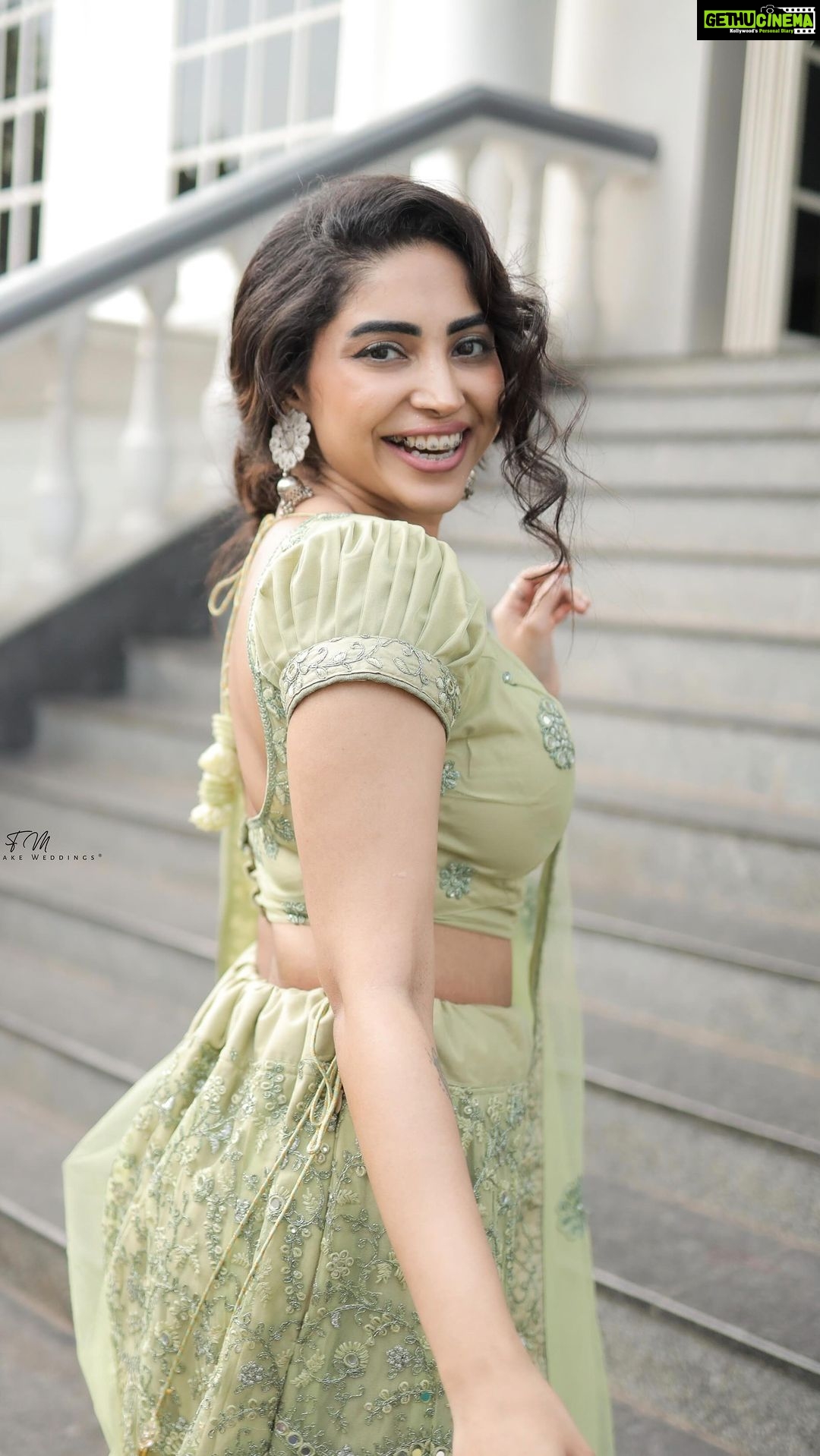 Ameya Mathew Instagram - ജിമിക്കി പൊണ്ണ് !😬🫢💃🏻 . . 📸 @bibin_framemake @framemakeweddings 👗 @jishnuandvishnu 💄 @soniyamakeoverstudio . #varisu #jimikkiponnu #❤️ Trivandrum, India