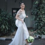 Ameya Mathew Instagram - ഡിസംബർ 18 മാര്യേജ്. ഡിസംബർ 18 വേൾഡ് കപ്പ്‌. എവിടെ പോകും🙄🤔🙇‍♀️… കല്യാണം ഒക്കെ പിന്നെ… Let's go for ‘Football’..!⚽⚽💥💥 ‘The Bride with the Football!’ 👰‍♀️⚽️ . . Concept n’ photography: @sachin_reeko Outfit: @chakitha_designs MUA : @akhilasmakeover_ Location : @plav_restaurant Special thanks to @upstrikearena @t.a.i.s.h.o.n n’ @_jomon_joseph_ . #bride #fifa #footballfever #⚽️ PLAV