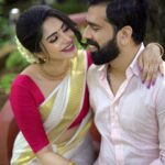Ameya Mathew Instagram - ഇത്രയും കാലം ആഘോഷിച്ച എന്റെ ബർത്ത്ഡേകളിൽ ഈ ബർത്ത്ഡേ മാത്രം എനിക്ക് വളരെ സ്പെഷ്യൽ ആയിരുന്നു. അതിന്റെ കാരണം, ഈ ബർത്ത്ഡേ മുതൽ എന്റെ ലൈഫിൽ മറ്റൊരാൾകൂടി കടന്നു വരുകയാണ്. ❤️ And, I was eagerly waiting to introduce my Fiancé, on my Birthday. Beyond fortunate n’ happy to have him in my life, the one who completes me. @kirankatticaran 😘🧿 . . 📸 @gheevarghese 💄 @neethusmruthy 📍 @maihousehotel.fortkochi . #myfiance #mine #happilyengaged #❤️ Kochi, India