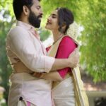 Ameya Mathew Instagram - ഇത്രയും കാലം ആഘോഷിച്ച എന്റെ ബർത്ത്ഡേകളിൽ ഈ ബർത്ത്ഡേ മാത്രം എനിക്ക് വളരെ സ്പെഷ്യൽ ആയിരുന്നു. അതിന്റെ കാരണം, ഈ ബർത്ത്ഡേ മുതൽ എന്റെ ലൈഫിൽ മറ്റൊരാൾകൂടി കടന്നു വരുകയാണ്. ❤️ And, I was eagerly waiting to introduce my Fiancé, on my Birthday. Beyond fortunate n’ happy to have him in my life, the one who completes me. @kirankatticaran 😘🧿 . . 📸 @gheevarghese 💄 @neethusmruthy 📍 @maihousehotel.fortkochi . #myfiance #mine #happilyengaged #❤️ Kochi, India