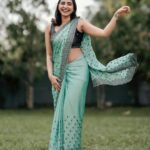 Ameya Mathew Instagram - 2000-ത്തിന്റെ നോട്ട് നിരോധിച്ചത്രേ... മൈ ബ്രെയിൻ ബി ലൈക്ക് : നമ്മൾ ഇതിലില്ല… കണ്ടാൽ മതി ! 😅🫢 . . Photography @memoriesweddings.events MUA @soniyamakeoverstudio Blouse @evanshi_designs Adoor