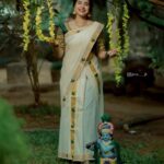 Ameya Mathew Instagram - ഈ വിഷു കാലത്ത് സ്നേഹത്തിന്റെയും സമാധാനത്തിന്റെയും സമൃദ്ധിയുടെയും കണിക്കൊന്നകൾ ഏവരുടെയും ജീവിതത്തിൽ പൂത്തുലയട്ടെയെന്ന് പ്രാർത്ഥിക്കുന്നു. ഏവർക്കും എന്റെ ഹൃദയം നിറഞ്ഞ വിഷു ആശംസകൾ…🌾💐💫✨🤩 . . 🎥 @jinu____jk @aju_bhuvanendran 💄 @soniyamakeoverstudio 🥻 @jishnuandvishnu 📍 @kalpadiyil Ornaments @magmatvm . #happyvishu #🌼 Trivandrum, India