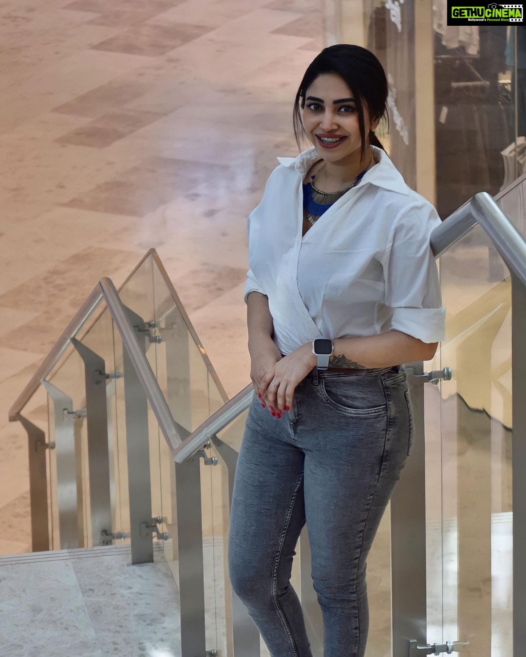 Ameya Mathew Instagram - സ്റ്റെപ് അപ്പ് ! ↗️😁🫢💃 . 📸 @rickj8_phoenix #picoftheday #ootd #loveforwhite Trivandrum, India