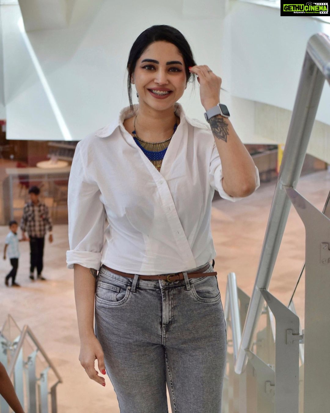 Ameya Mathew Instagram - സ്റ്റെപ് അപ്പ് ! ↗️😁🫢💃 . 📸 @rickj8_phoenix #picoftheday #ootd #loveforwhite Trivandrum, India