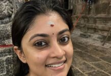 Ammu Abhirami Instagram - அழகான காலை வேலையில , கஷ்டபட்டு எழுந்து , குடும்பத்துல ஒவ்வொருதரா line ல நின்னு சில்லுனு தண்ணில தலைக்கு குளிச்சிட்டு.. அட கோவில் போறோம், சமத்து பொண்ணா ரெடி ஆகலைனா எப்படி ? அழகா ஒரு summer friendly சுடிதார் போட்டு , லக்‌ஷணமா பொட்டு, கண் மை, கொஞ்சம் பூ கொஞ்சம் வெட்கம் கலந்து நம்ம இஷ்ட தெய்வத்தை பார்க்க போற அந்த feeling-ஏ Vera level ! கோவில் உள்ள போற அப்போ வரும் அந்த கற்பூர வாசத்துக்கு நிகர் வேற ஏதும் இருக்கா? கூட்டத்துல நின்னு, நெரிசல தாண்டி சாமிய ஒரு நொடி அதிகம் பாத்துட்டா…. அர்ச்சகர் கிட்ட தீர்த்தம் விபூதி வாங்கிட்டா…. அப்பாடா என் பாரம் எல்லாம் போய்டிச்சினு ஒரு மன நிறைவு… வெளிள வர்ரப்போ ஒரு sweetest uncle கைல சக்கரை பொங்கல் பாத்தேன், ஓ பிரசாதம் விக்கிறாங்க போலனு என்னை மறந்து “ஐ சக்கரை பொங்கல்னு” கத்திட்டேன்! அப்போ அவர் உடனே, ஐயோ வாங்க வாங்க நீங்க வாங்கிபீங்கலோனு தெறியல அதான் கேட்கல.. please கூச்சபடாம வாங்கனு அவங்க family காக வச்சிருந்த சக்கரை பொங்கலை அவ்ளோ ஆசையா அவரு எனக்கும் கைல கொஞ்சம் குடுத்தாரு.. அம்மா கைல சாப்பிட்ற போது கிடைக்கிற அன்பு கொஞ்சம் அந்த பொங்கல்லயும் கலந்து இருந்துச்சு. சந்தோஷம், மன நிறைவு. எல்லாமே நம்பிக்கை தானே… நல்லதை மட்டும் நம்புவோம்… நல்லதை மட்டும் நினைப்போம்… ஓம் நம சிவாய✨
