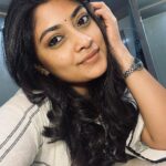 Ammu Abhirami Instagram - காற்றிலே கால்கள் மிதக்கின்றதே🤍…