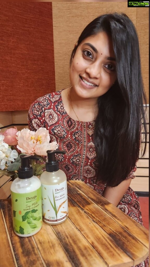 Ammu Abhirami Instagram - Finally @deyga_organics Made me #switchtodeyga Well if you know me, you would know for how long I have been using and Loving Deyga products. Now their Rice water shampoo & Soy milk conditioner is SOOOOO.. Damn GOOD !! My hair feels super soft, shinny & healthier. Simply in love with the gentle fragrance !! Deyga I love you always 😍😍✨ Video/ edit by @sarva_naane ♥