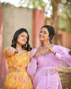 Ammu Abhirami Instagram - Everything about them🤍
Everything about this set🤍
Everything about this entire experience is just🥹🤌🏻🧿!
Little did I know this show would give me bonds that I would happily carry till eternity🥹🧿…
Forever thankful, grateful🤍
#omnamahshivaya ✨
Pc: Beautifully captured by @dhanush__photography ☺️.