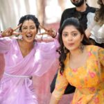 Ammu Abhirami Instagram – Everything about them🤍
Everything about this set🤍
Everything about this entire experience is just🥹🤌🏻🧿!
Little did I know this show would give me bonds that I would happily carry till eternity🥹🧿…
Forever thankful, grateful🤍
#omnamahshivaya ✨
Pc: Beautifully captured by @dhanush__photography ☺️.