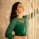 Ammu Abhirami Instagram - பறந்து போகின்றேன் சிறகி்ல்லாமல்🤍 கவிதை ஆகின்றேன் மொழியில்லாமல்🤍 Outfit @nirali_design_house Lens @camerasenthil Mua @makeup_by_kez Hair @banu_hairstylist_sareedrapist Jewellery @challani_jewellery Organized by @rrajeshananda
