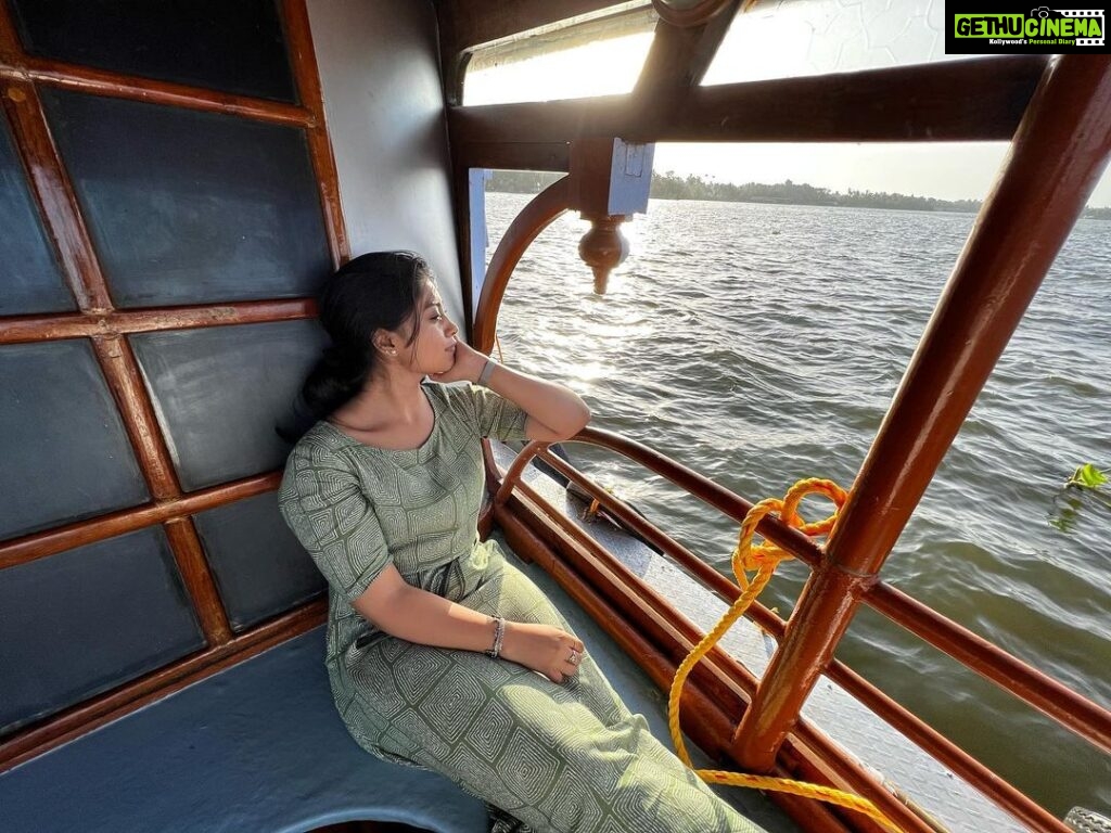 Ammu Abhirami Instagram - How I wish I can go back to that same moment right now🤍 Boat rides in kerala backwaters🤍 #peacewithin