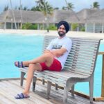 Ammy Virk Instagram - Life is beautiful ❤️❤️❤️… Peace ❤️❤️❤️… @sunsiyamresorts @sunsiyamiruveli One of the best resorts in maldives ❤️… n u can contact with @pickyourtrail for your trip to maldives or anywhere else as well… bless u all sajjno ❤️