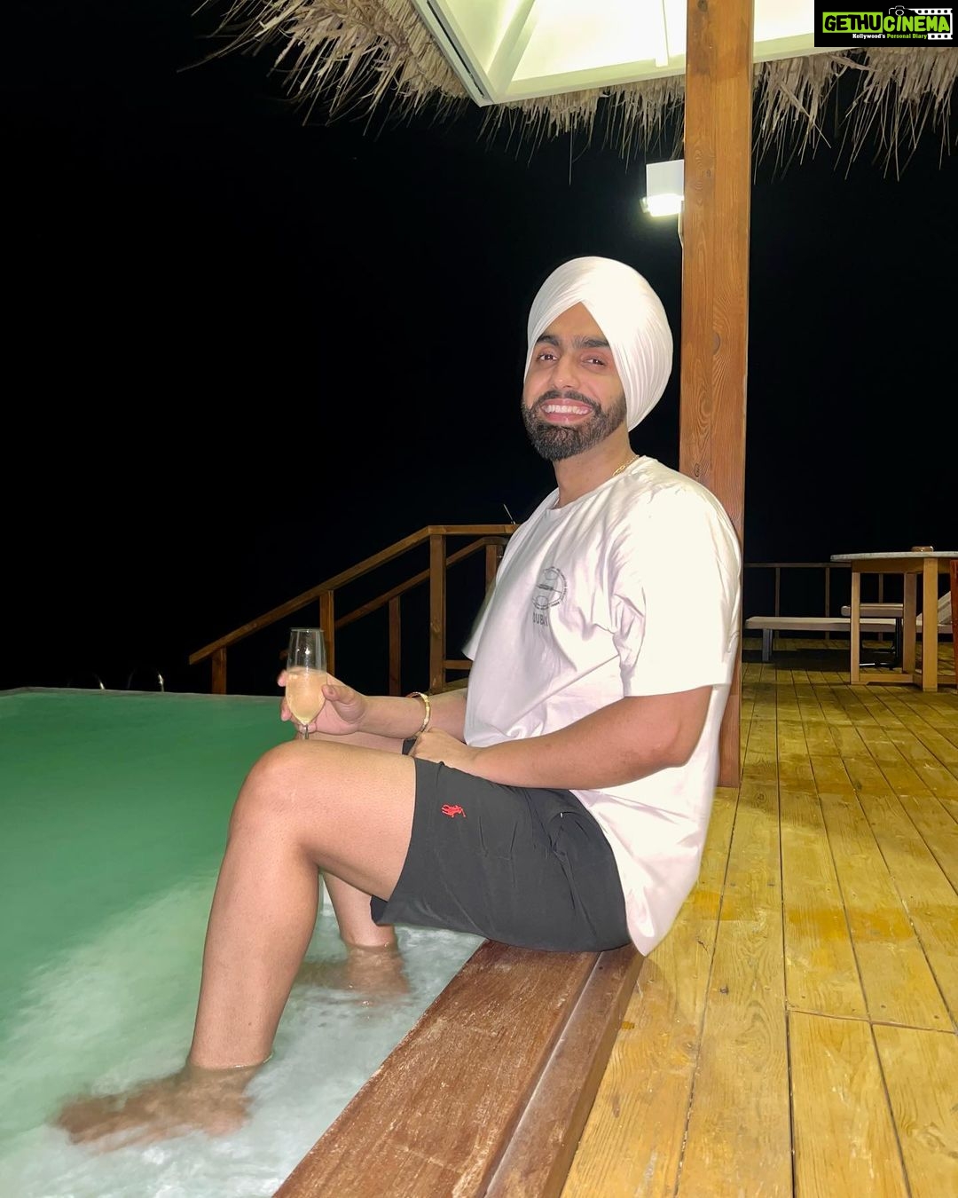 Ammy Virk Instagram - Maldives ❤️ @sunsiyamiruveli @sunsiyamresorts @pickyourtrail ❤️❤️
