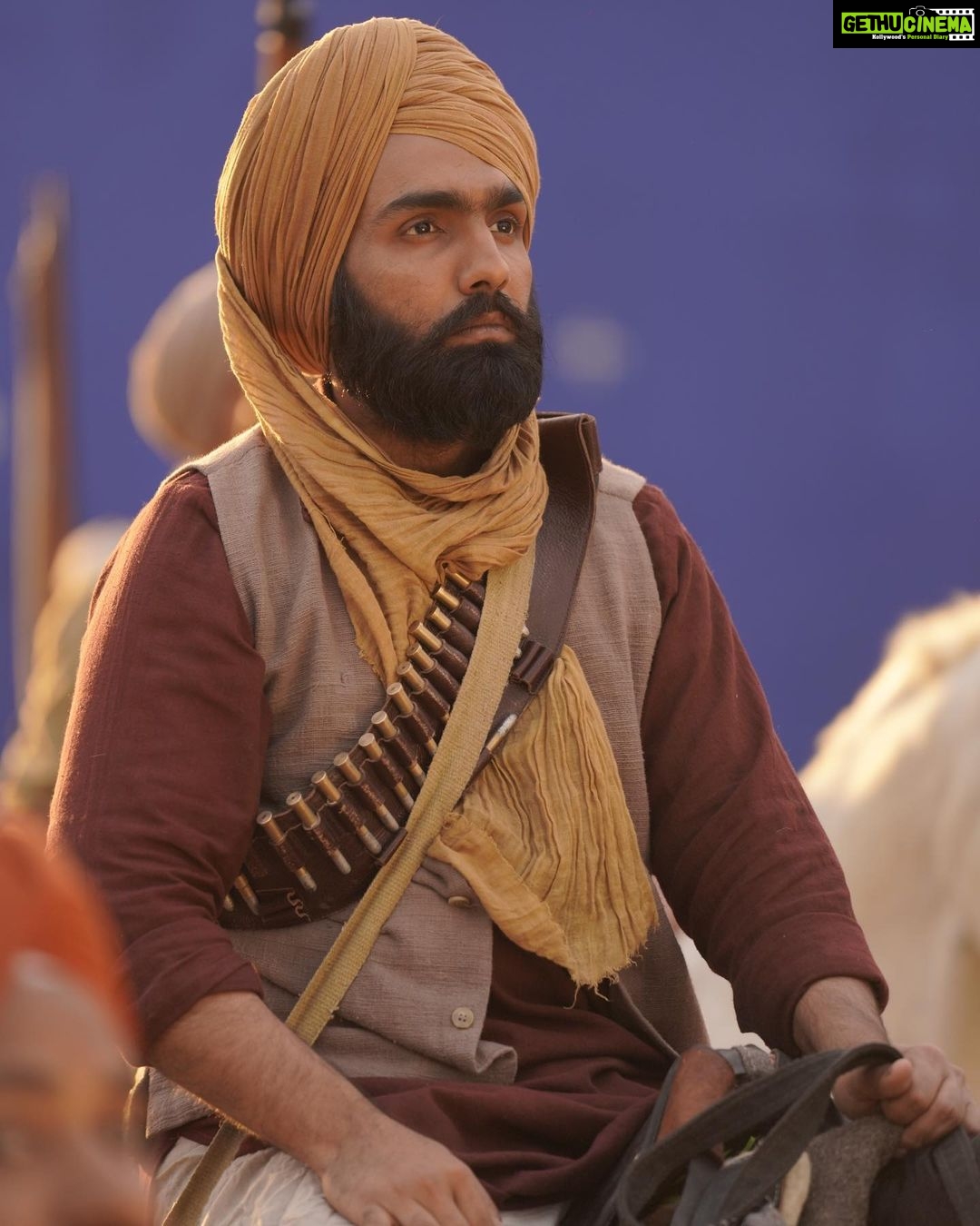 Ammy Virk Instagram - Maurh is Released sajjno ❤️… Apne parwaaaran naal jaa k tuc film dekh sakde o ❤️