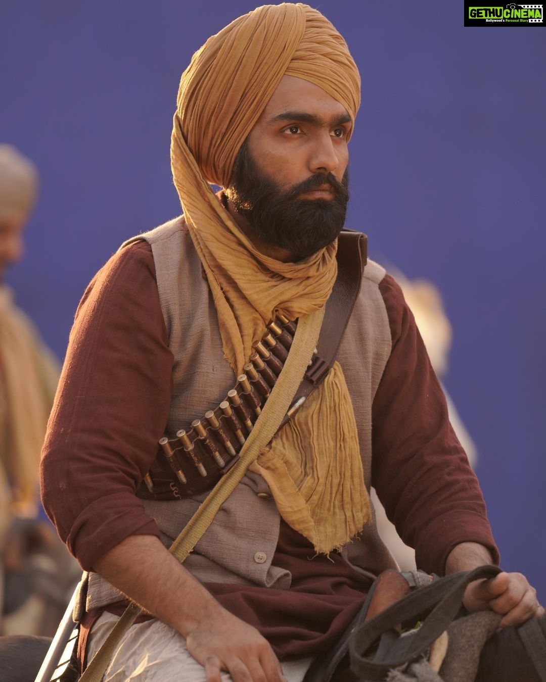Ammy Virk Instagram - Maurh is Released sajjno ❤️… Apne parwaaaran naal jaa k tuc film dekh sakde o ❤️