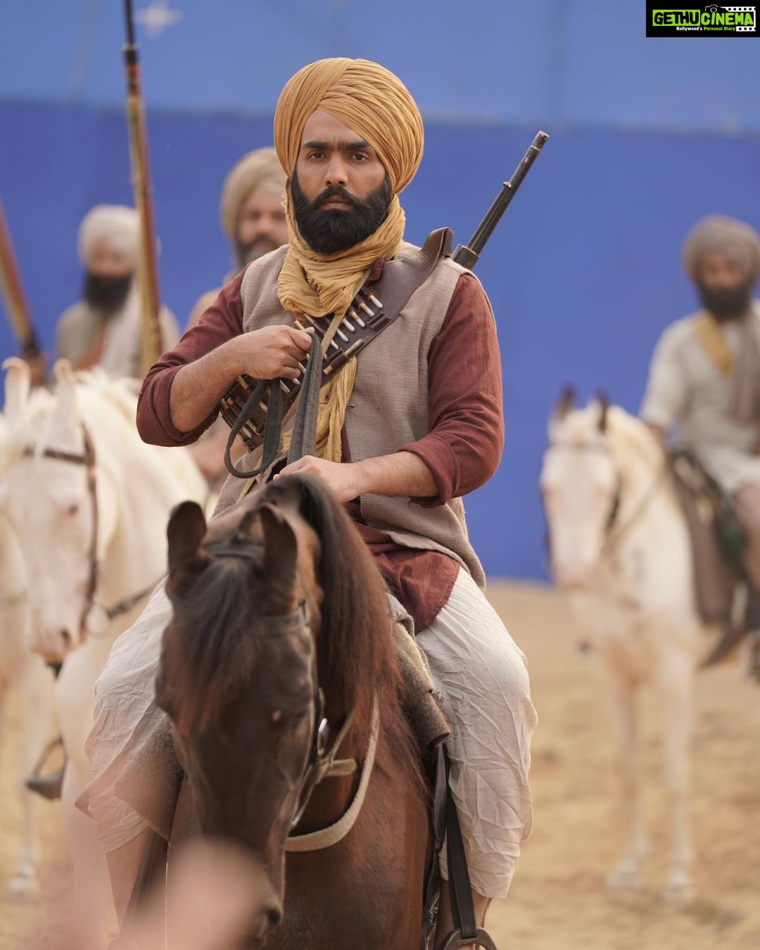 Ammy Virk Instagram - Maurh is Released sajjno ❤️… Apne parwaaaran naal jaa k tuc film dekh sakde o ❤️