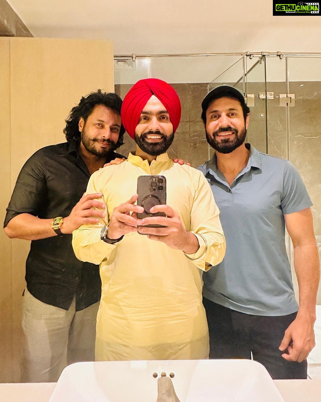 Ammy Virk Instagram - Wadde veer ❤️ @binnudhillons @dev_kharoud ❤️