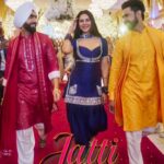 Ammy Virk Instagram - Passe Hatt Sohneya Ve Jatti Turi Aoundi Aa 💃 Jatti Full Video Out Now https://youtu.be/WhQfqd5WpE0 Singer - @ammyvirk & @gippygrewal Lyrics,Composer,Music - @jaani777 #Carryonjatta3 in cinemas on 29th June 2023 🙏 @gippygrewal @binnudhillons @sonambajwa @ghuggigurpreet @jaswinderbhalla @smeepkang @nareshkathooria @karamjitanmol @iamshindagrewal_ @jatindershah10 @ikavitakaushik @officialnasirchinyoti @harbysangha @bnsharma_official @officialrupinder_rupi @ravneetgrewalofficial @humblemotionpictures @carryonjattamovie @maneeshbhattofficial @amardeepsgrewal @amneetkgrewal @mannatc @eastsunshineproductions @bhana_l.a @vinodaswal13 @hardeepdullat13 @mehtaman_ @romaana44 @munishomjee @omjeegroupofficial @arvindchoreographer @rohitdhimaneditor
